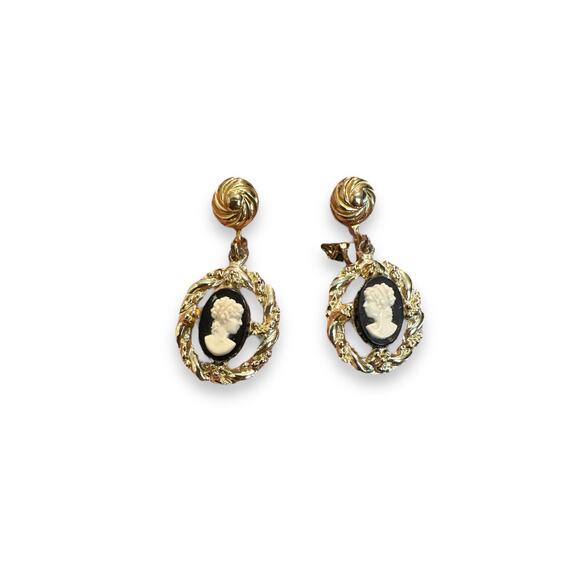 Judy Lee Jewelry - Judy Lee Vintage Cameo Clip on Earrings